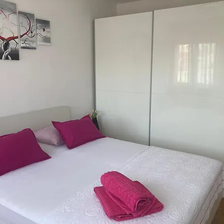 Apartman Pink Wave Split